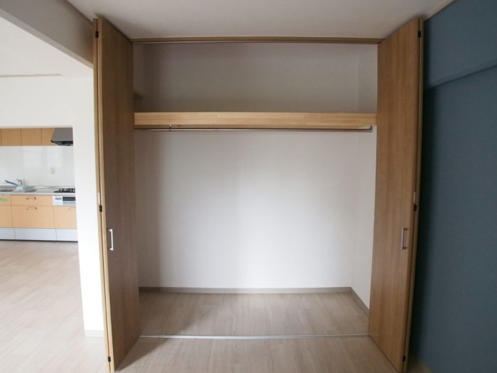 エバーグリーンポートタウン305 リビングのクローゼット