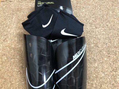 ナイキ マーキュリアルライト レガース