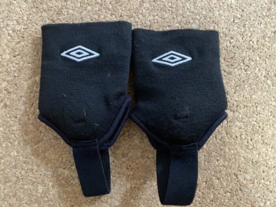 アンブロ アンクルガード くるぶし保護